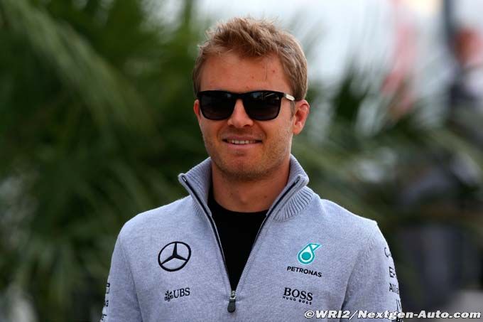 Rosberg admits eye on Williams in (...)