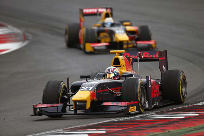 Silverstone, FP: Gasly on top in (...)