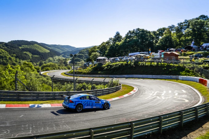Nurburgring, Race 2: Catsburg makes it a
