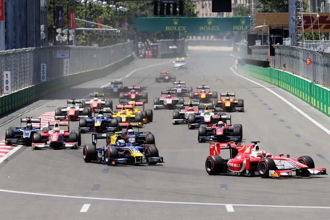 Baku, Race 1: Leclerc dominates (...)