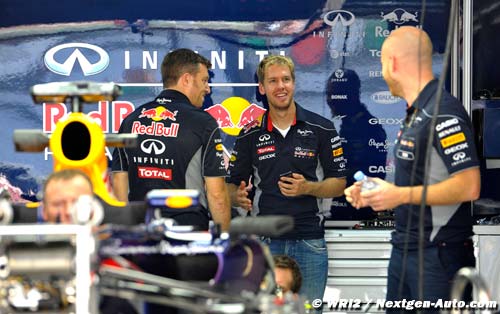 Vettel a aidé ses mécaniciens à (...)