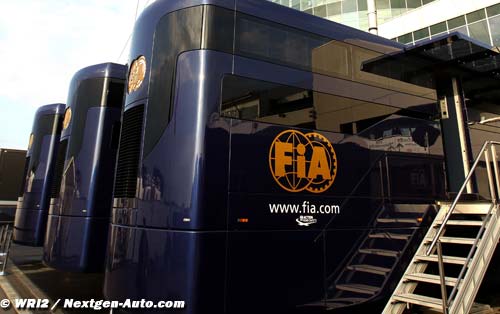 FIA clarifies radio clampdown for (...)