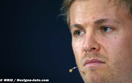 Rosberg's pregnant wife unwell -