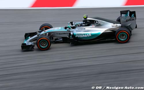 Malaysia, FP3: Rosberg fights back (...)