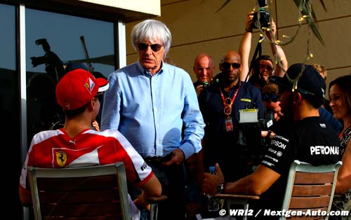 Hamilton-to-Ferrari rumours fire (...)