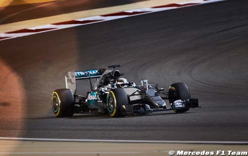 Hamilton claims Bahrain Grand Prix (...)