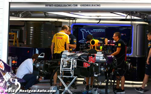 Red Bull teams eye Mercedes, Honda (...)