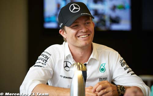 Rosberg hopes Ferraris help title (...)